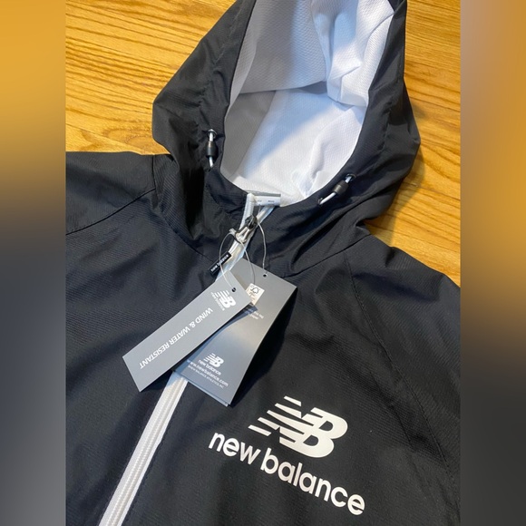 New Balance Women’s Wind & Water Resistant Jacket Black White Logo Sz Small New! - Picture 4 of 6